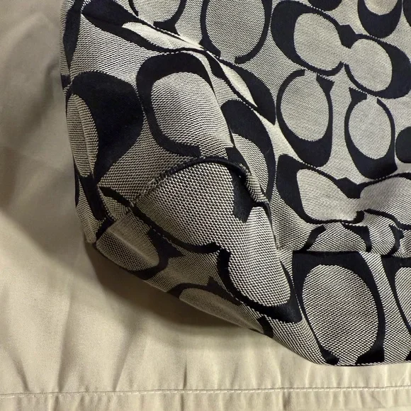 Coach Signature Canvas Tote - Picture 4 of 10